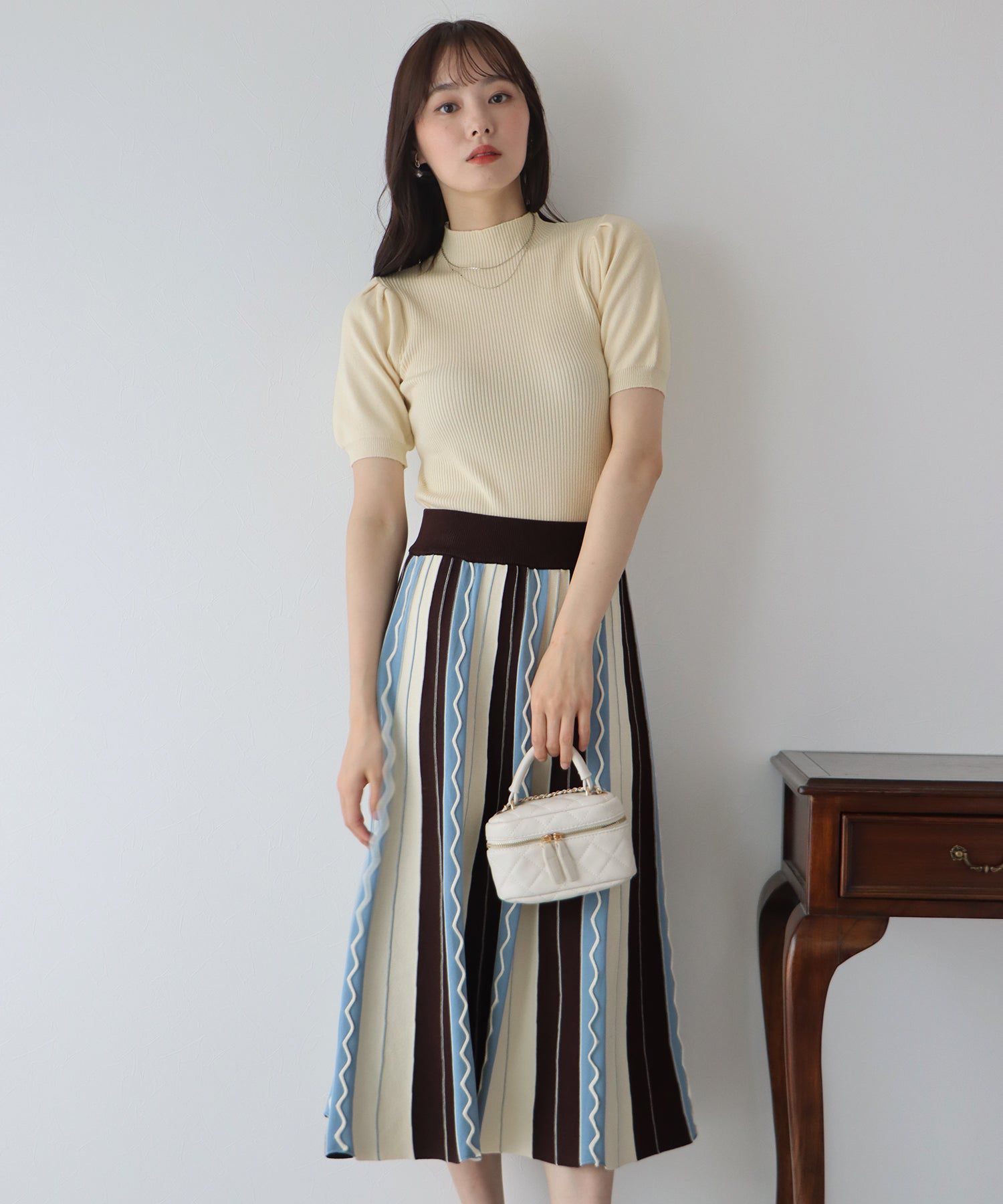 日本 BLUE EAST - 甜美彈性羅紋泡泡袖上衣-咖啡