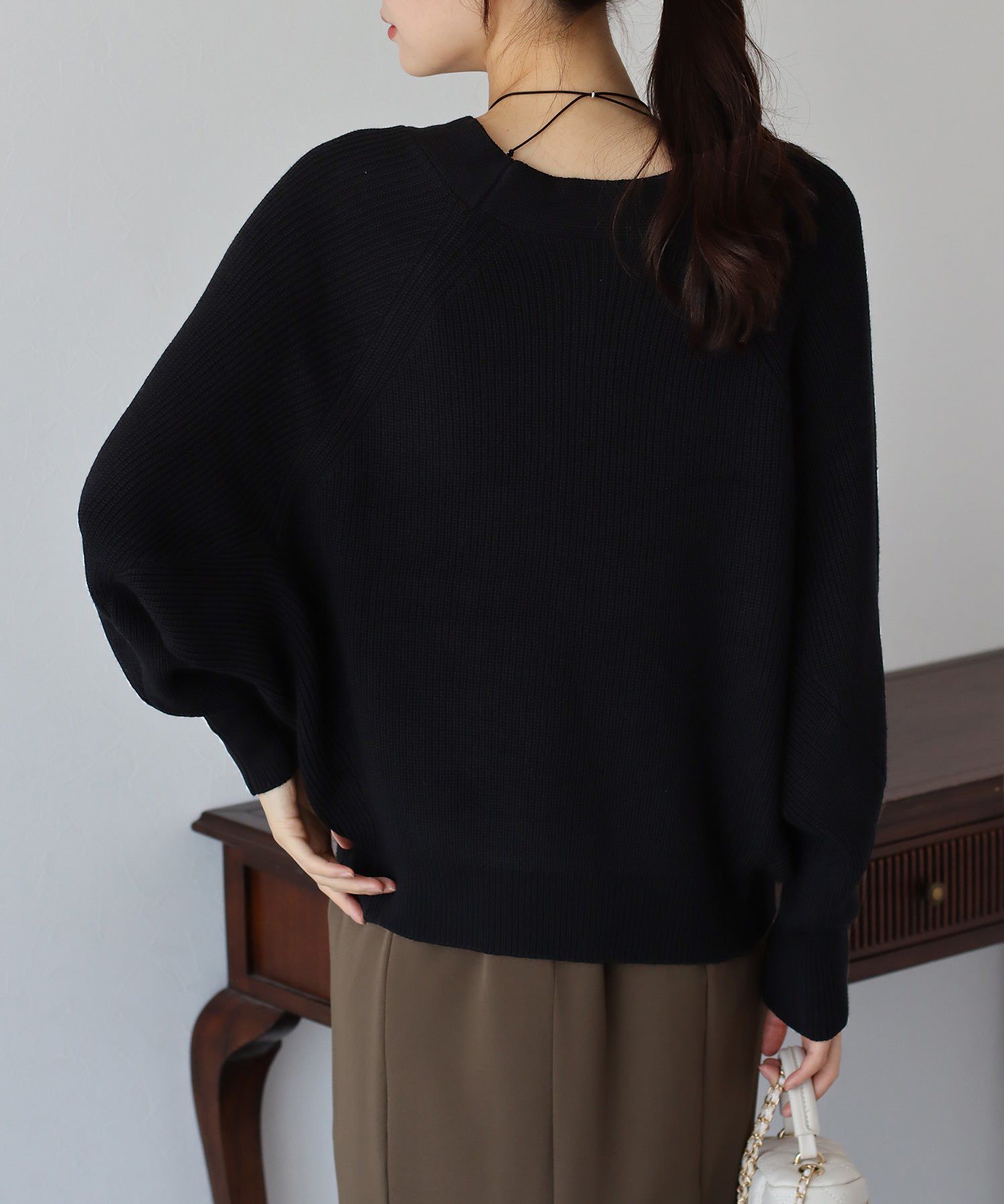 日本 BLUE EAST - 百搭V領彈性針織外套-米杏