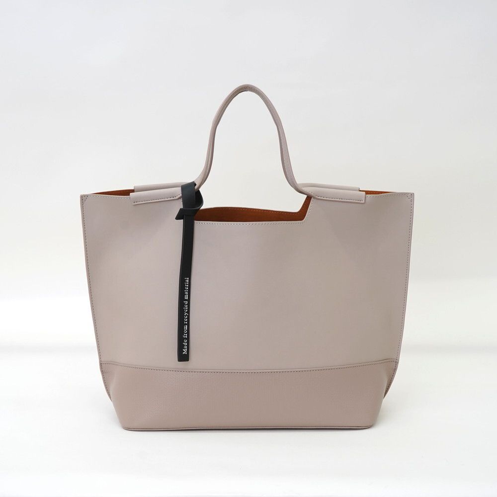 日本 COOCO - 環保材質仿皮俐落造型大容量托特包-淺米杏 (W30*H28*D14cm)