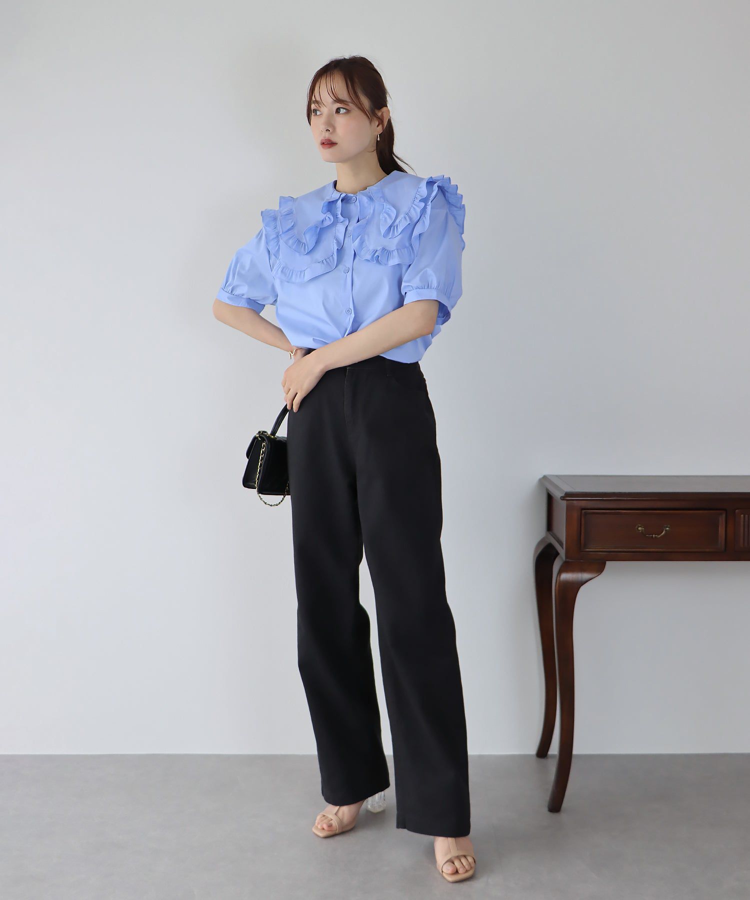 日本 BLUE EAST - 荷葉層次領泡泡短袖襯衫-條紋-水藍