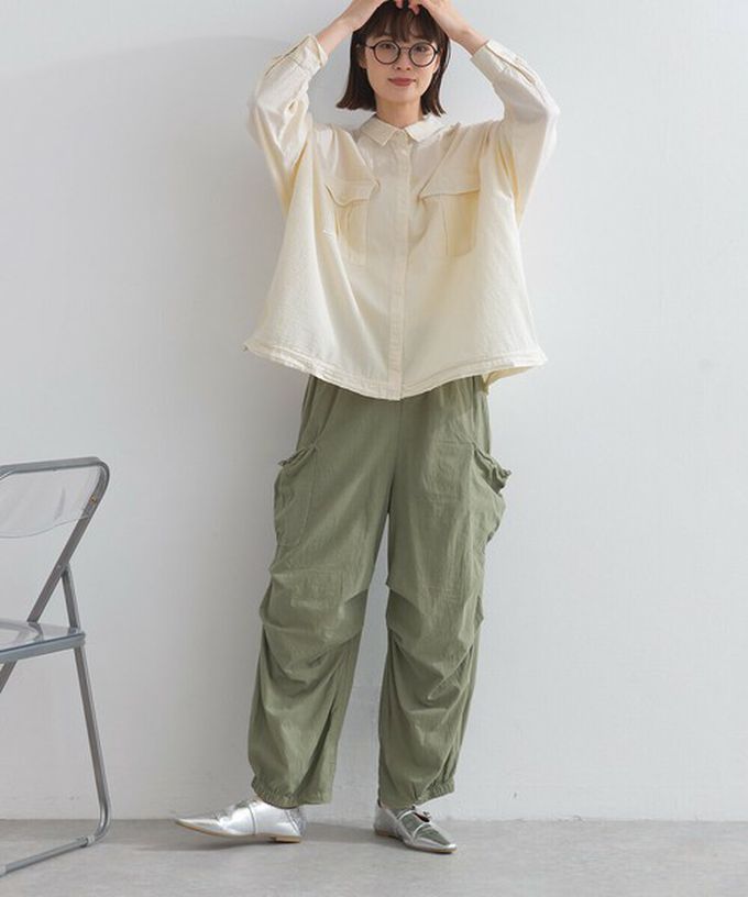 日本 Lupilien - 復古紋理率性抽繩純棉落肩襯衫-綠