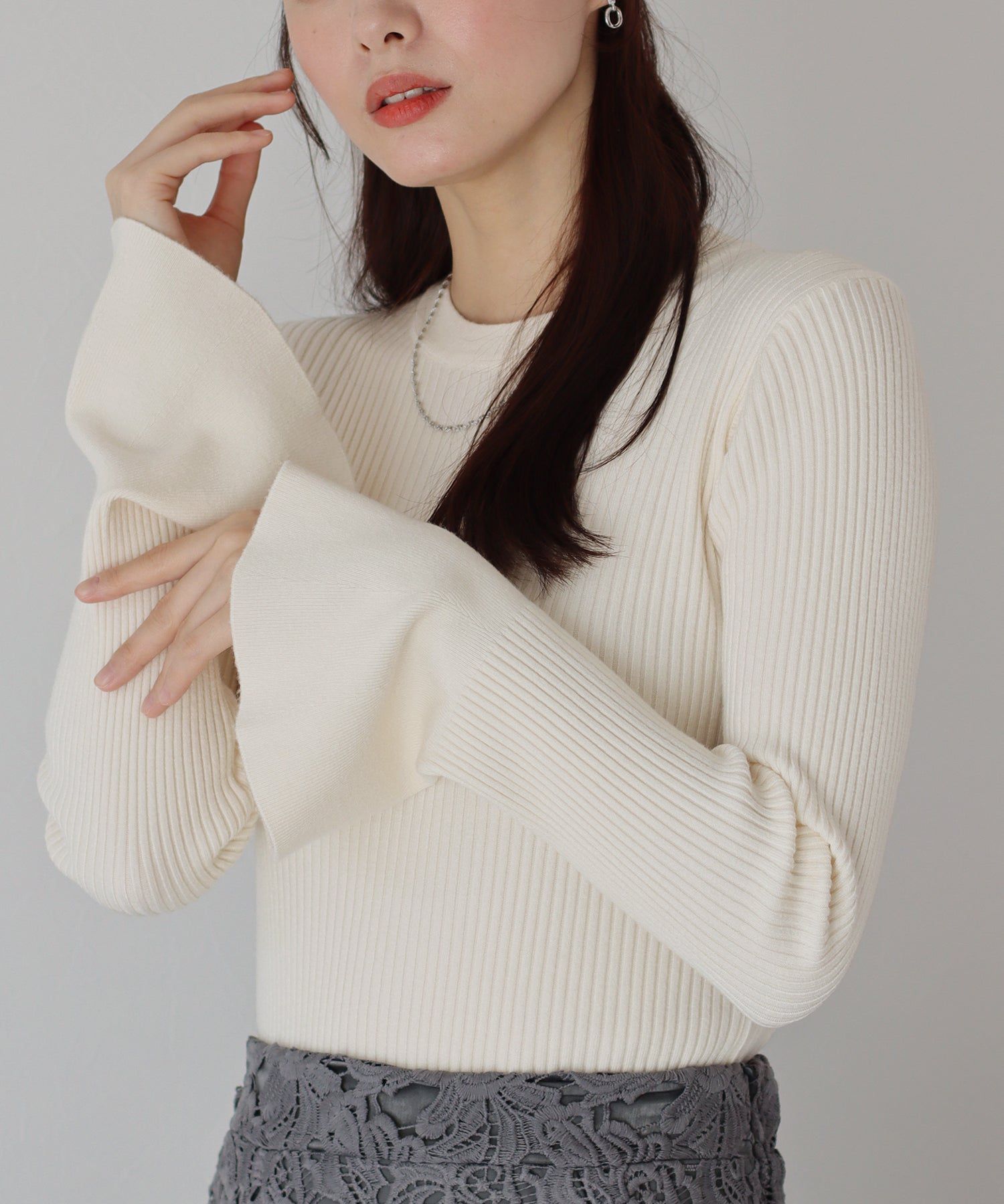 日本 BLUE EAST - 優雅喇叭袖細羅紋修身長袖上衣-藍