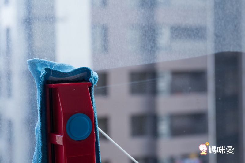 TYROLER 雙面擦窗神器 讓玻璃黑夜變白天～