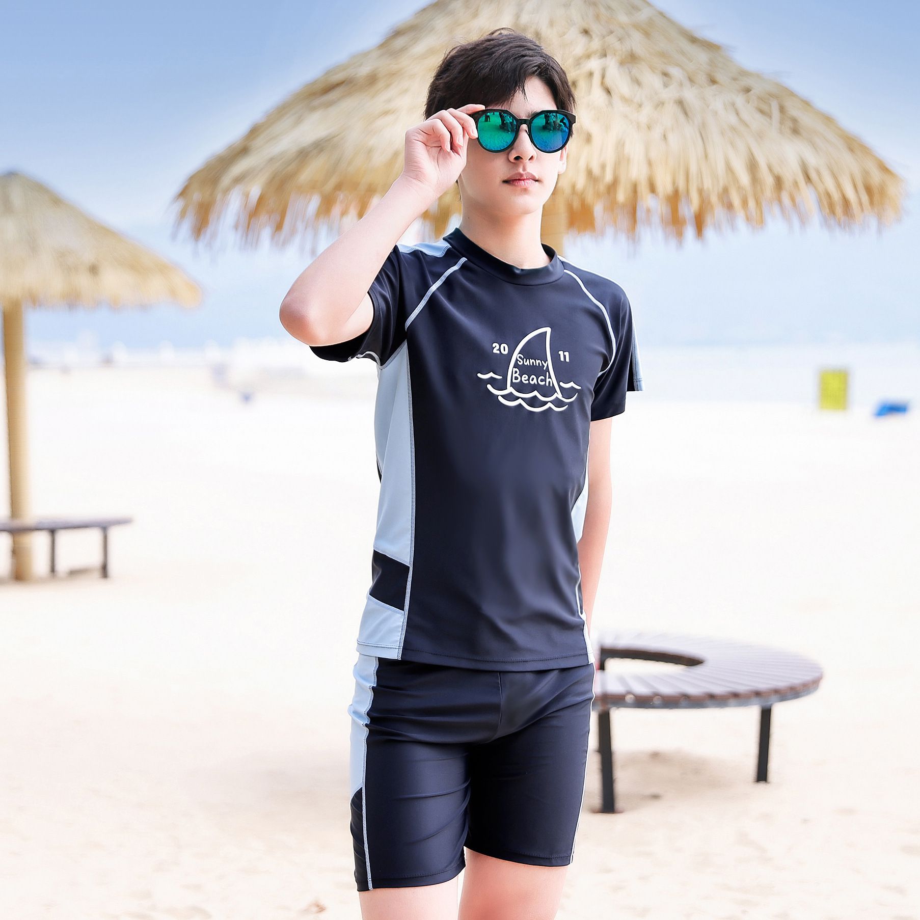 大童男孩短袖泳衣套裝(二件組)-鯊魚鰭-深藍色-泳衣、泳褲