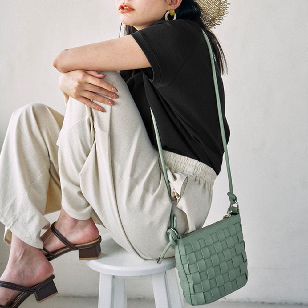 純棉百搭顯瘦法式袖長版上衣-百搭黑 (F)