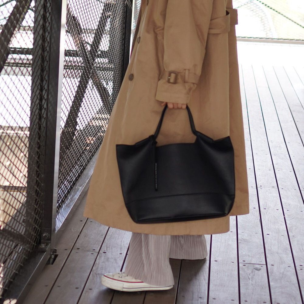 日本 COOCO - 環保材質仿皮俐落造型大容量托特包-淺米杏 (W30*H28*D14cm)