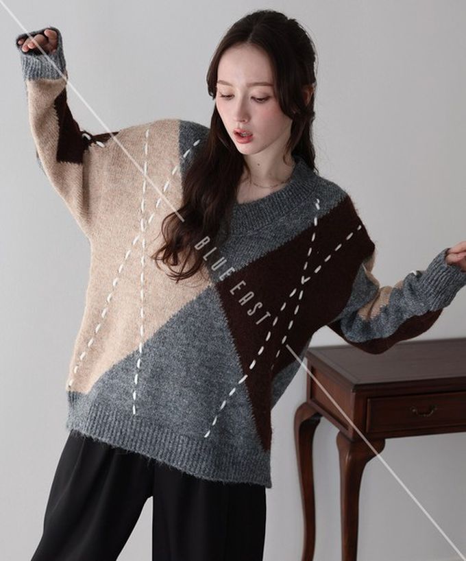 日本 BLUE EAST - 成熟菱格紋幾何V領針織上衣-咖啡系 (M)