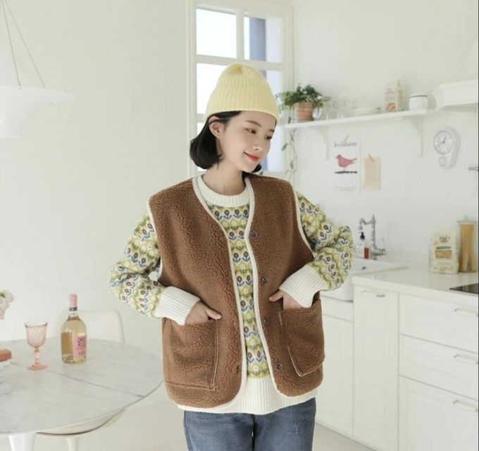 韓國 LANDING - 韓國製羊羔絨口袋背心-象牙白 (FREE)