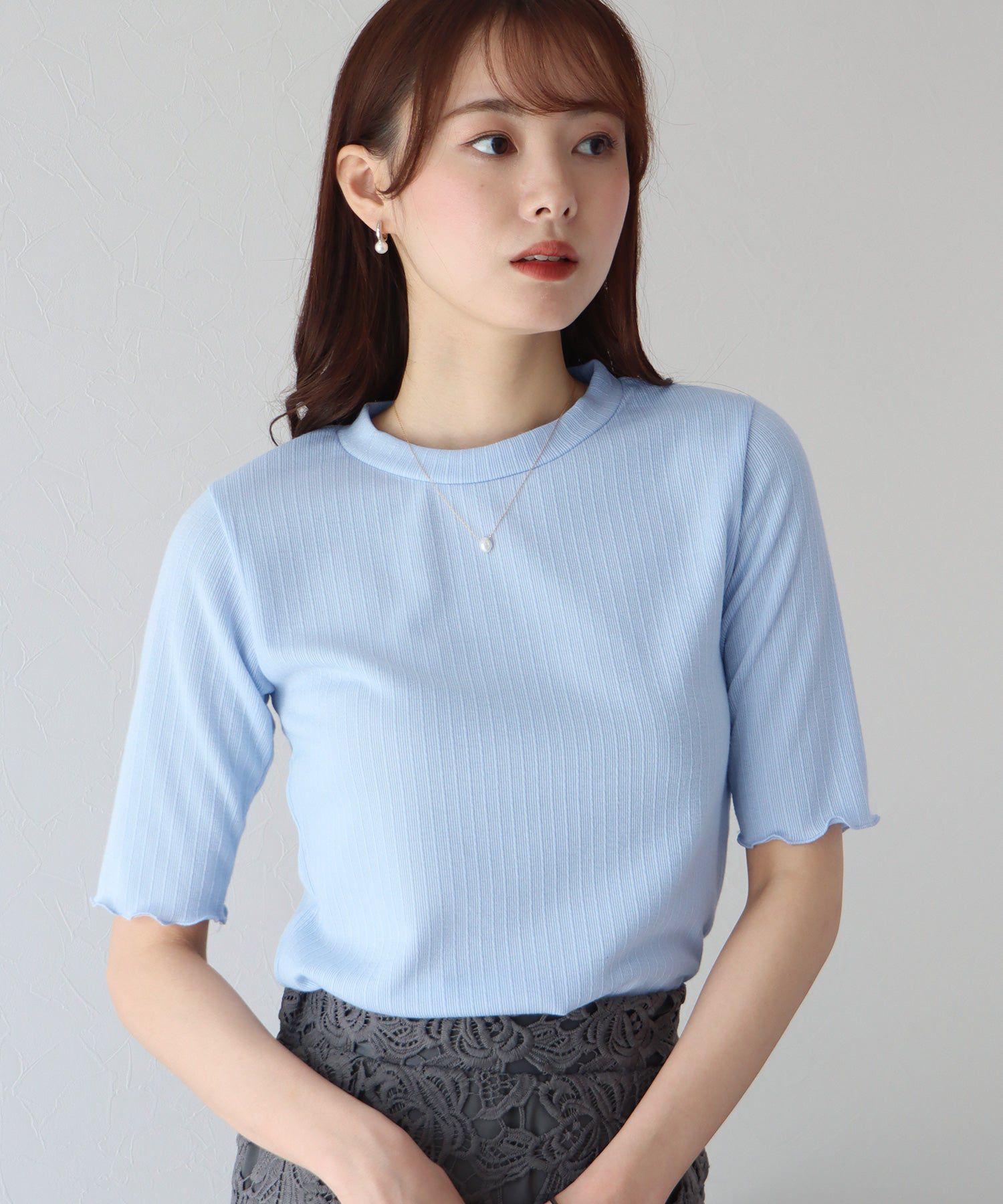 日本 BLUE EAST - 圓領彈性捲邊五分袖上衣-米杏