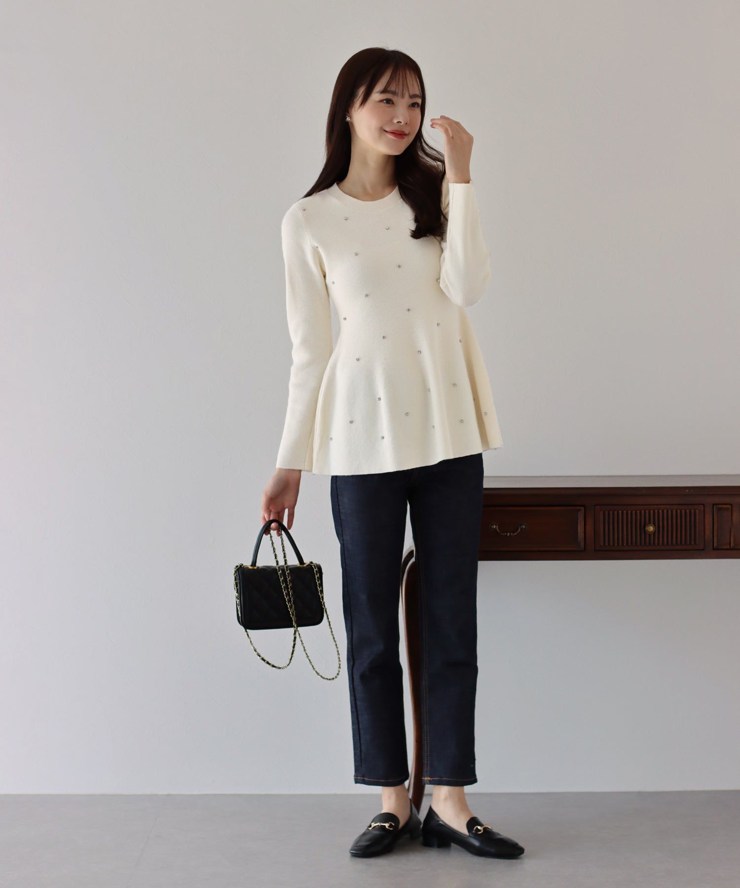 日本 BLUE EAST - 奢華墜飾傘狀修身針織上衣-黑