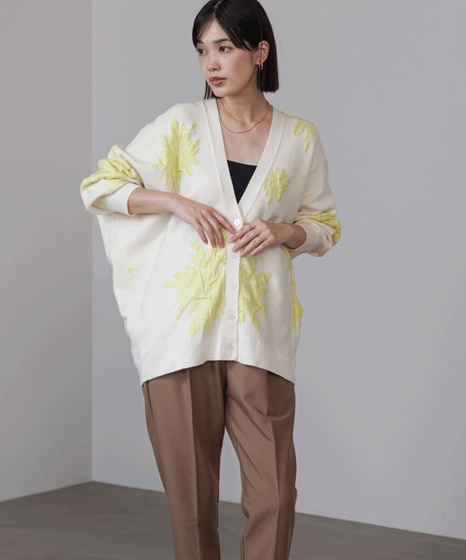 日本 Bab - 唯美花卉寬鬆感針織開襟外套-杏黑