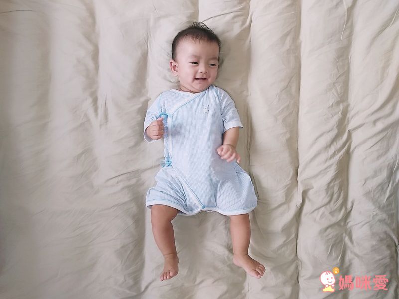 日本 Combi - mini系列-純棉紗布蝴蝶衣-白熊(粉紅格紋) (60-70)