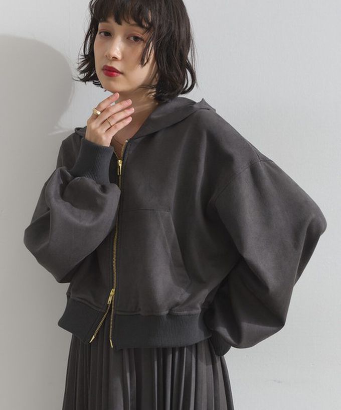 日本 ELENCARE DUE - 輕盈絨皮感雙拉鏈短版連帽外套-炭灰