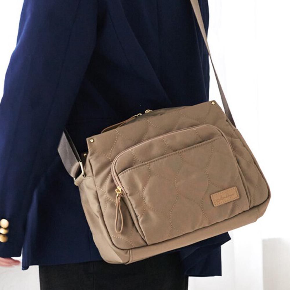 日本 LIZDAYS - 10口袋輕量尼龍絎縫側背包-卡其