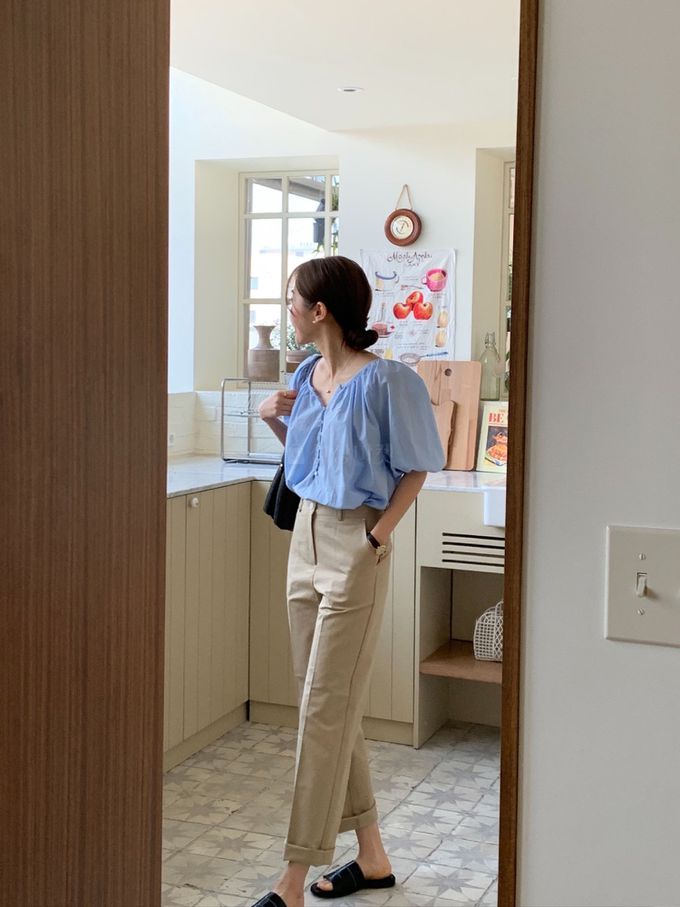 韓國 ANDYOUBROWN - 質感小釦泡泡袖襯衫-象牙白 (FREE)