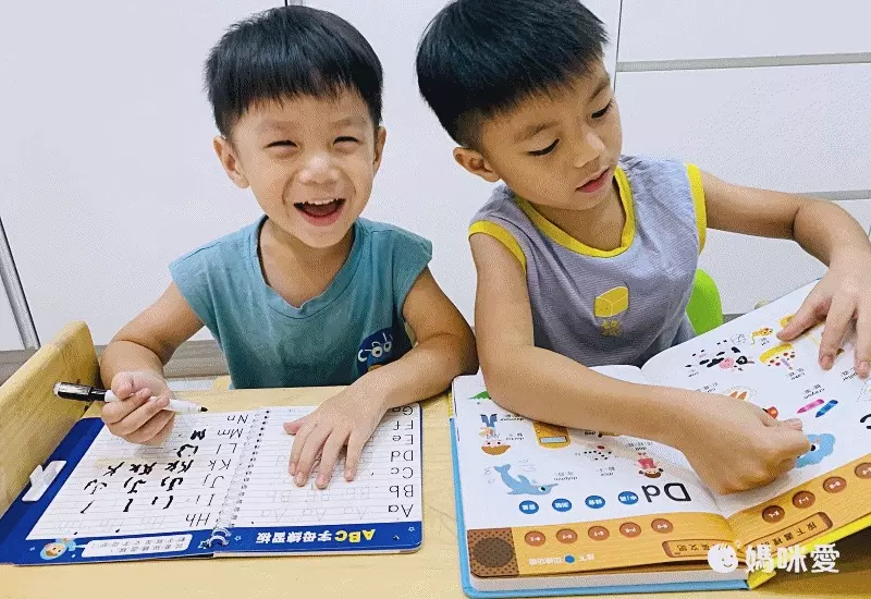 禾流文創 - 小手觸摸隨身聽：我會跟著說ABC+動動小指，學學看2本一套(ABC+123)