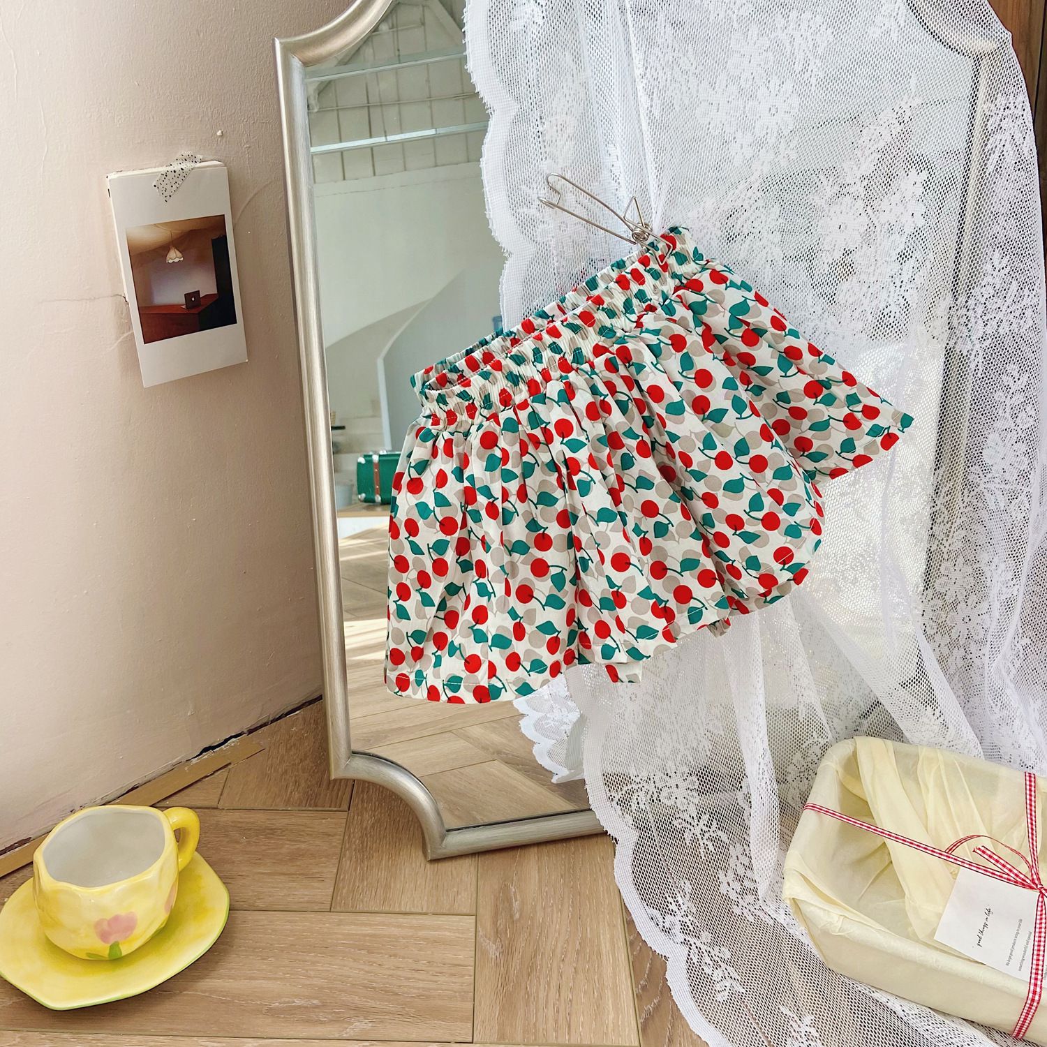 腰鬆緊小清新碎花短褲-水墨畫花-黑+白