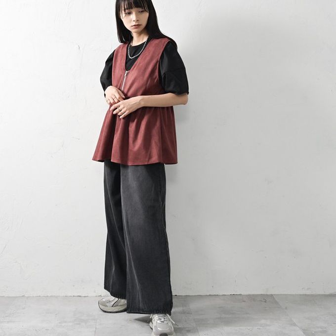 日本 ELENCARE DUE - 麂皮V領層次感傘擺拉鏈背心-酒紅