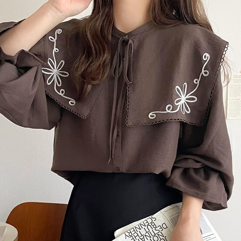 蕾絲刺繡精緻大方領長袖上衣-深咖啡