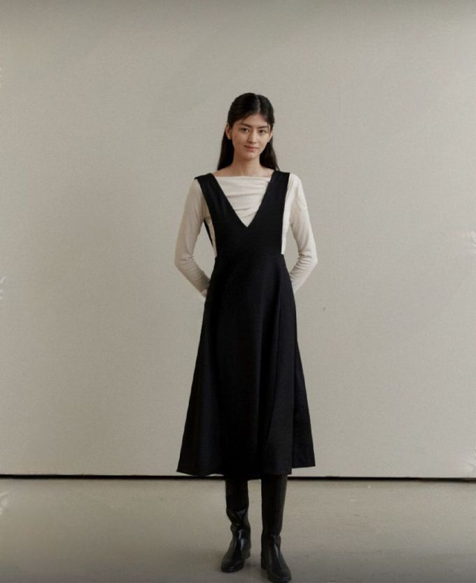 韓國女裝連線 - 迷人大V連身修飾洋裝-黑 (FREE)