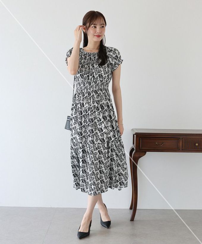 日本 BLUE EAST - 一字領2way露肩迷人短袖洋裝-典雅葉子-黑 (M)