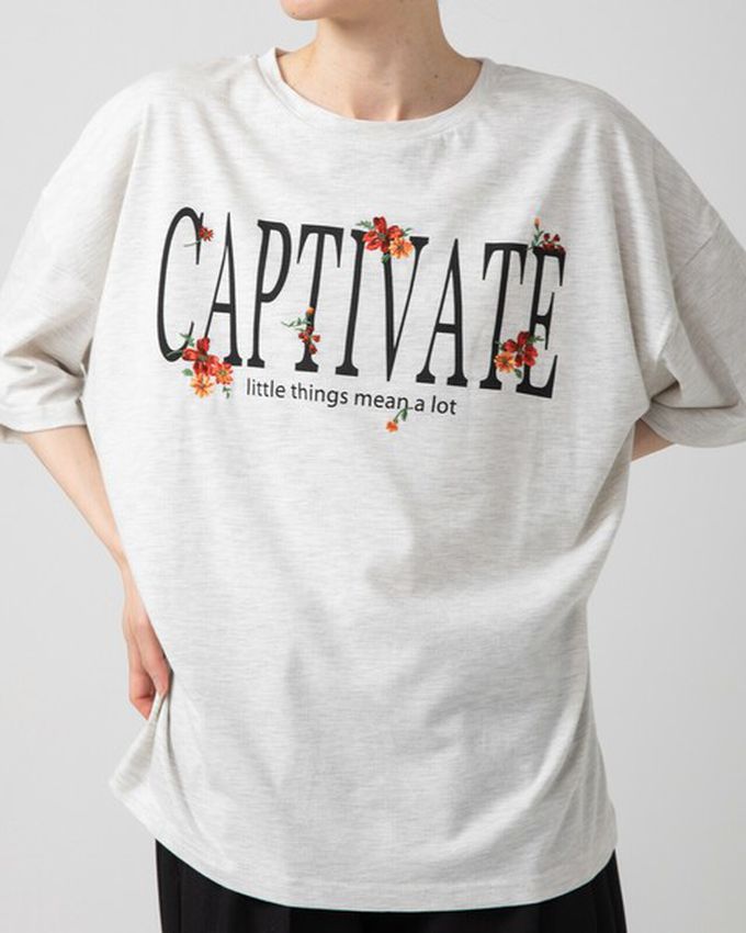 日本 gleam - 花朵刺繡英文標語天竺棉短袖T恤-燕麥灰