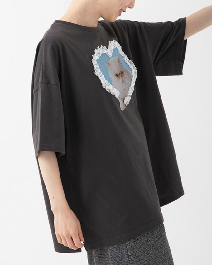 日本 gleam - 厭世貓咪愛心蕾絲寬大風短袖T恤-藍貓-炭黑