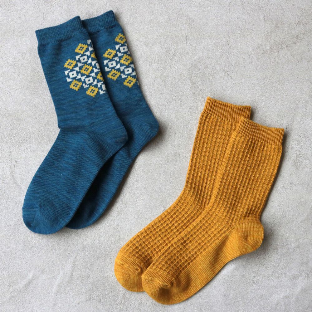 日本 KIVISDOU - (媽媽)中筒襪-超值兩雙組-圖騰x素面-A(藍x黃) (22.5-24.5cm)
