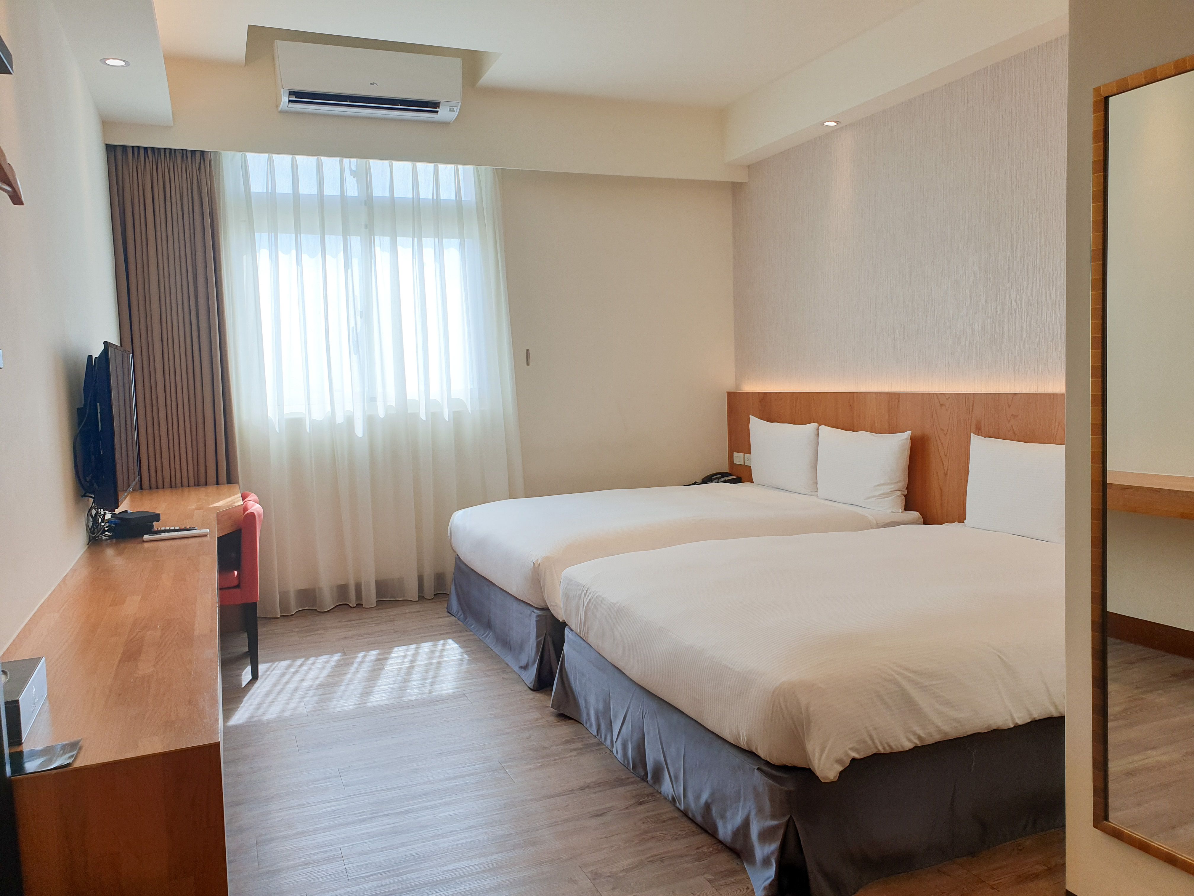 台東曙光渡假酒店 - 【五館聯合】媽咪愛特談四人房一泊一食平日住宿券-無使用期限