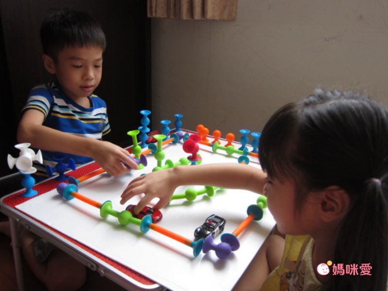 激發創造潛能【美國 FatBrain】啵啵聲吸盤建構玩具