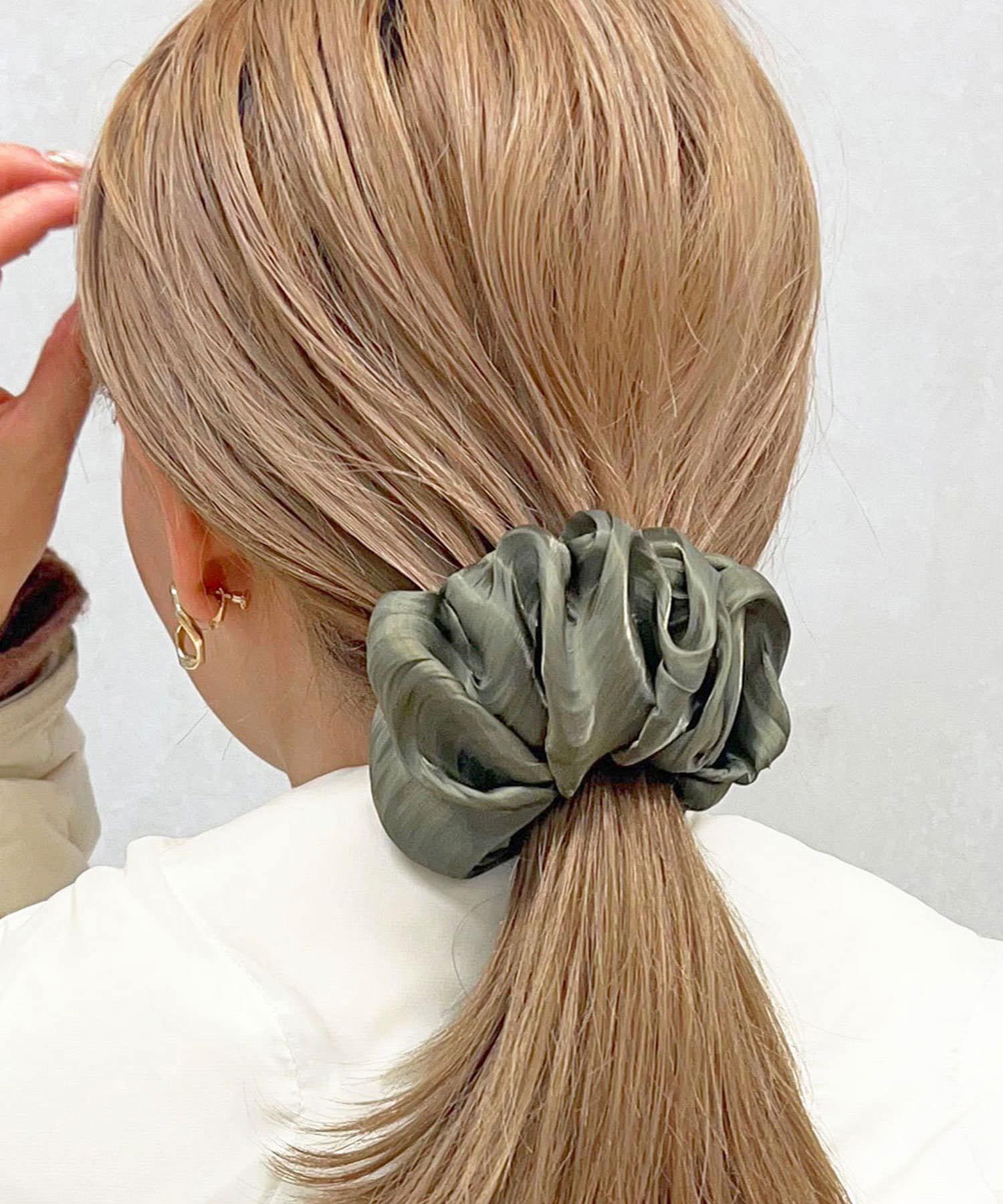 日本 Lattice - [日雜推薦] 不用綁！優雅光澤大腸圈髮環-波浪壓紋-時尚黑