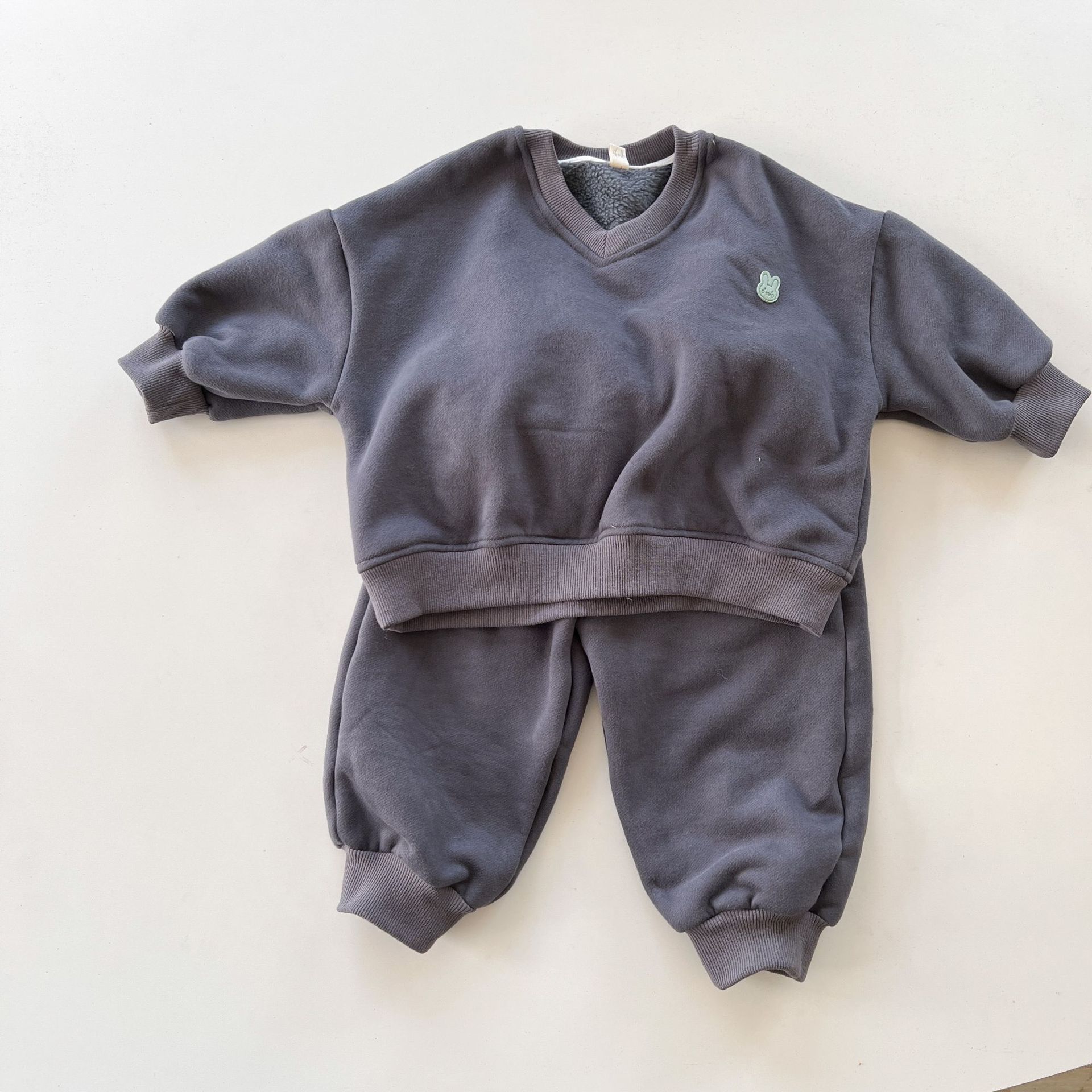 小兔徽章V領加絨長袖套裝-卡其色