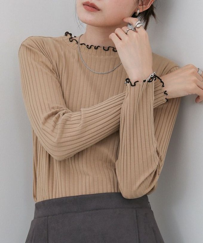 日本 Bab - 木耳滾邊典雅羅紋長袖上衣-高領-象牙 (M)