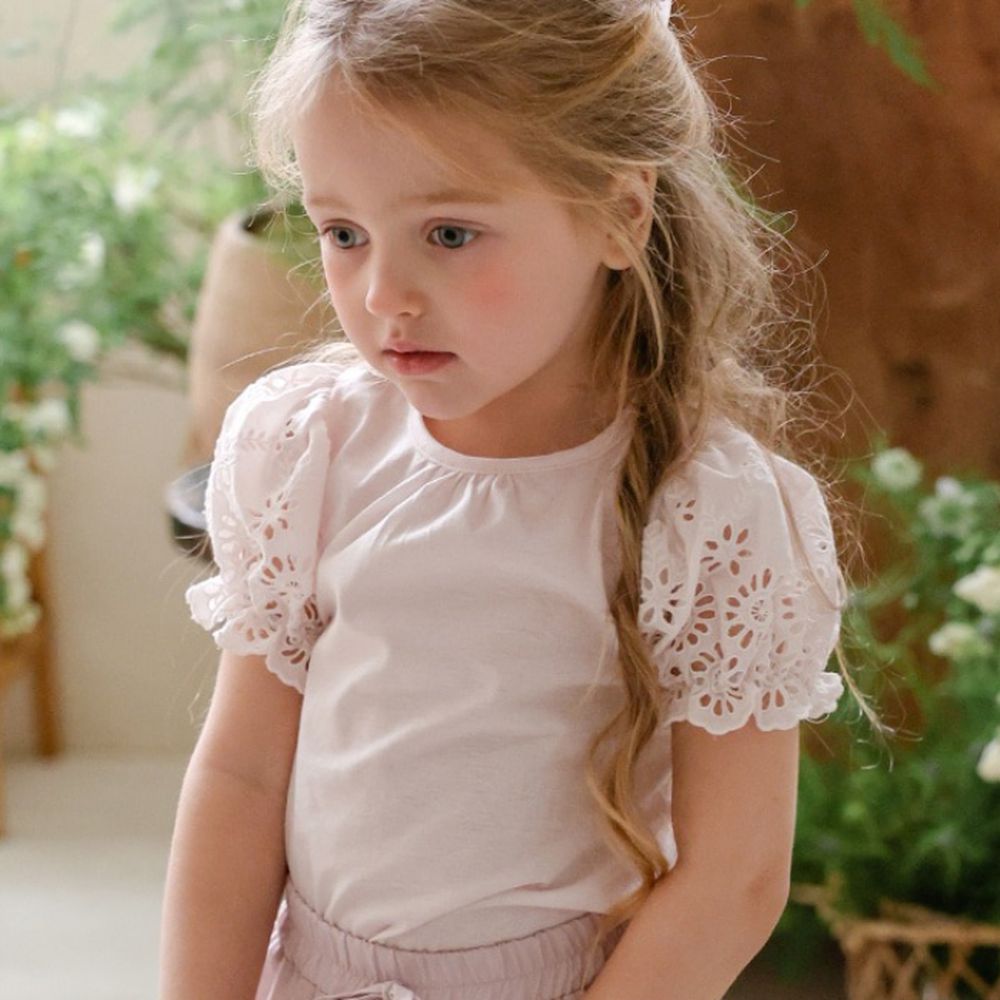 Puellaflo 造型鏤空蕾絲泡泡袖純棉上衣-淺粉