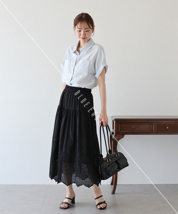 日本 BLUE EAST - 甜美雕花蕾絲下擺鬆緊長裙-水藍