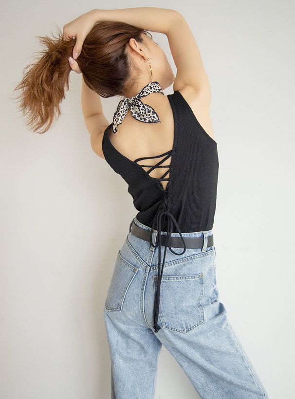 日本 GRL - 美背後深V交叉綁帶無袖背心(附罩杯)-時尚黑