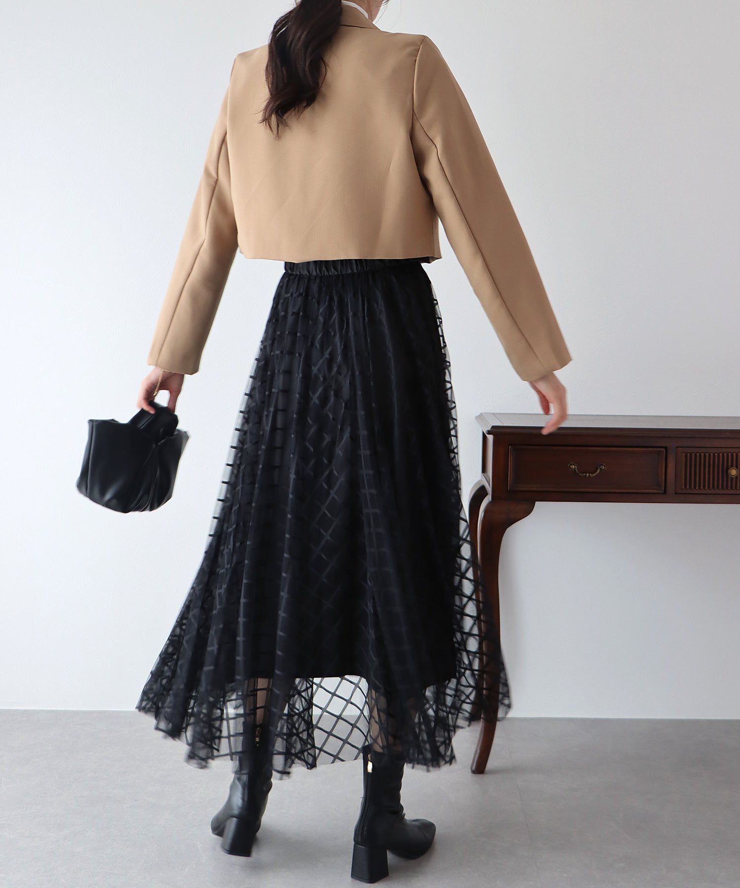 日本 BLUE EAST - 優雅格紋修身紗裙-簡約黑