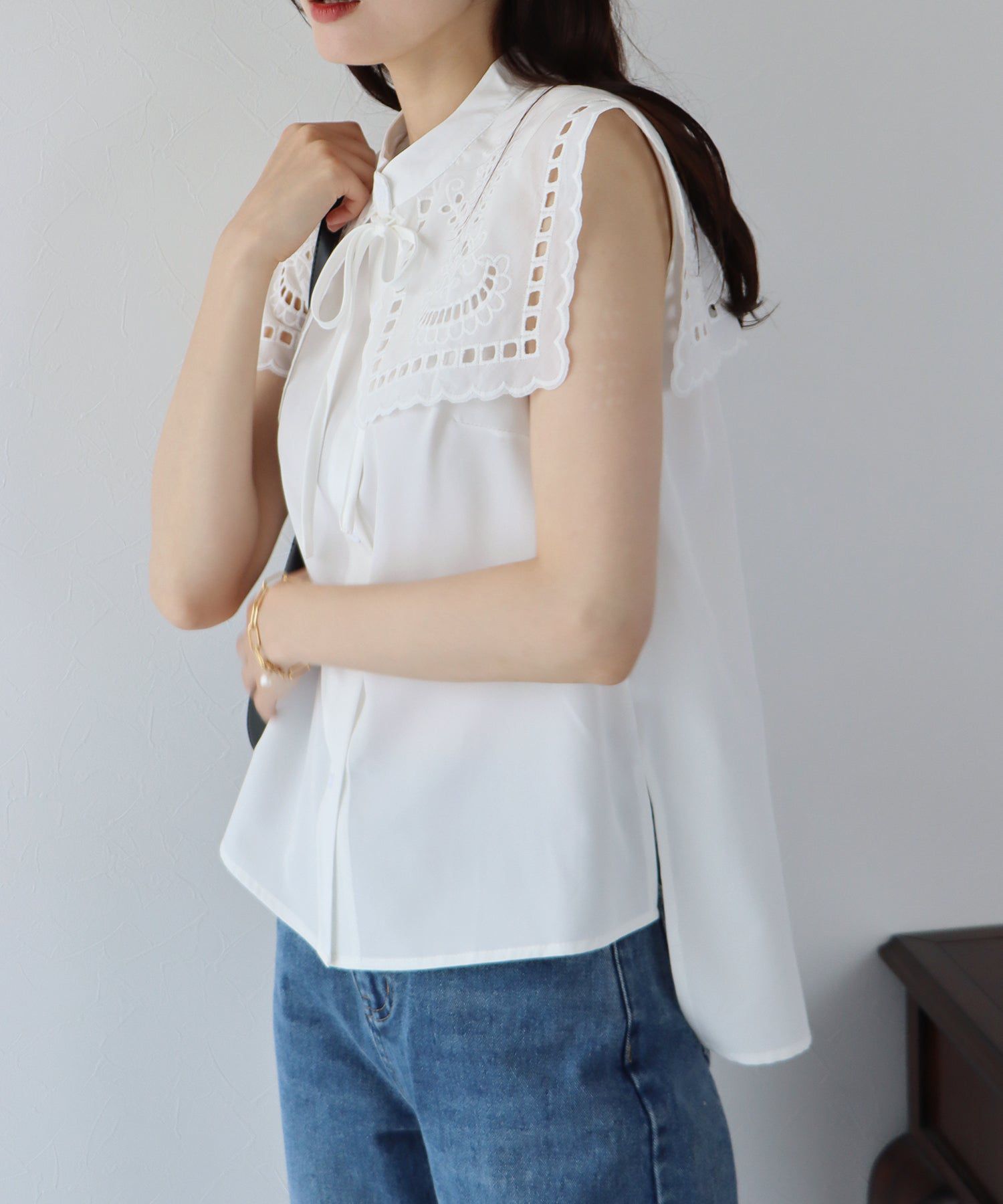 日本 BLUE EAST - 甜美蕾絲方領無袖上衣-水藍