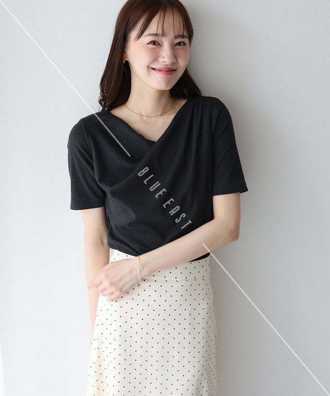 日本 BLUE EAST - 美型羅紋皺摺V領短袖上衣-水藍