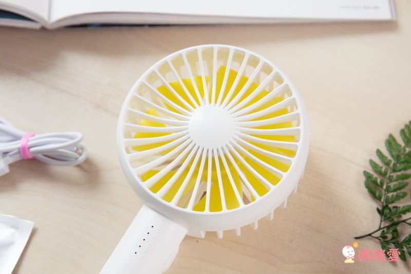 HealthLife 手持 / 電動擺頭兩用清涼小風扇