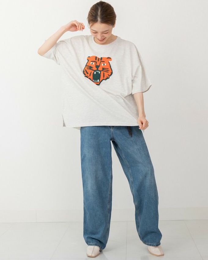 日本 gleam - 逗趣老虎相良刺繡寬大風短袖T恤-橘老虎-燕麥灰