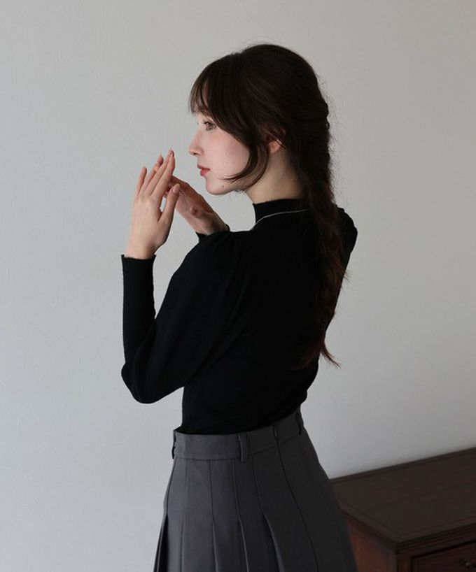 日本 BLUE EAST - 宮廷風百搭針織微高領長袖上衣-黑