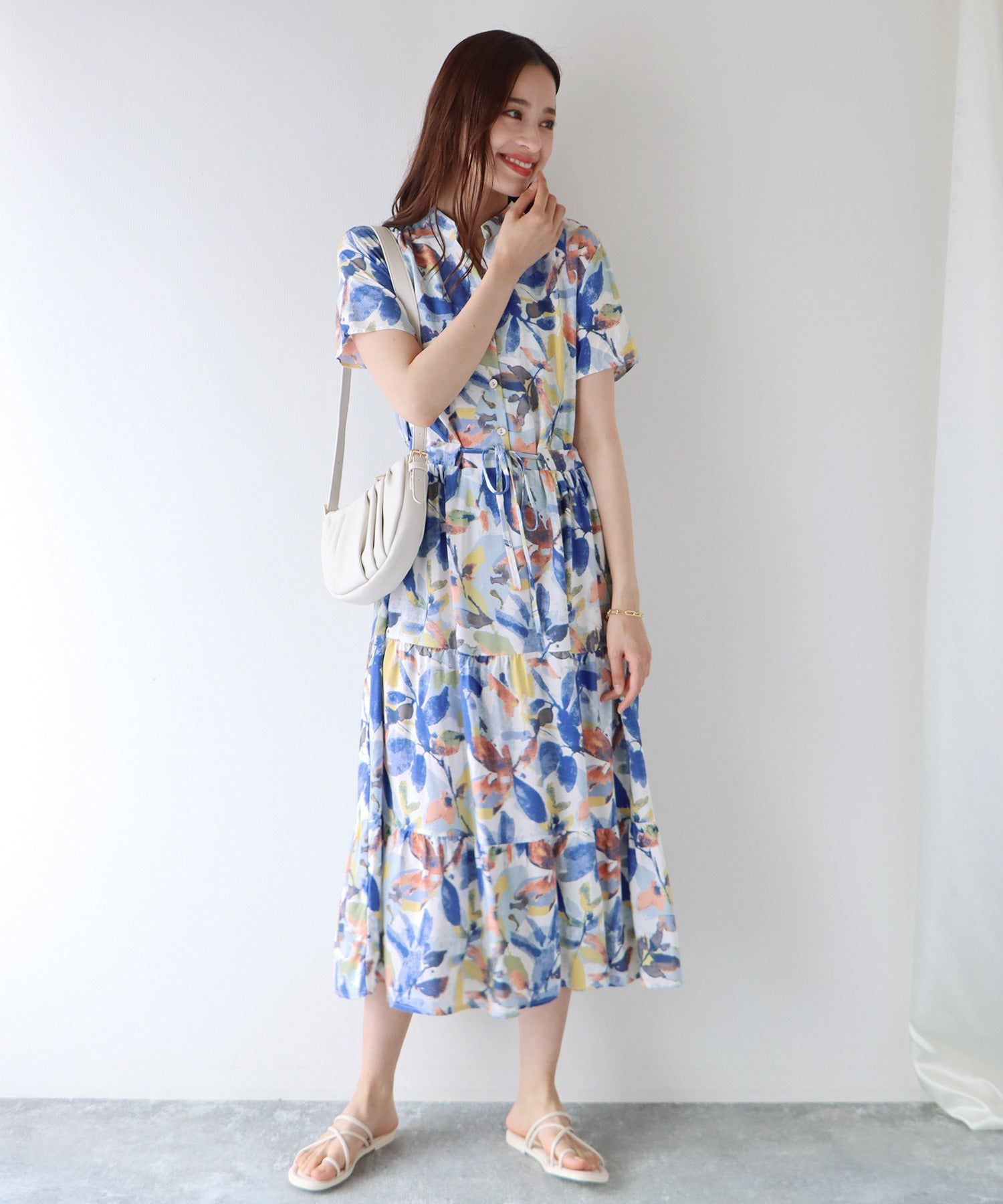 日本 BLUE EAST - 氣質小V領排釦短袖洋裝-碎花-深藍 (M(Free))