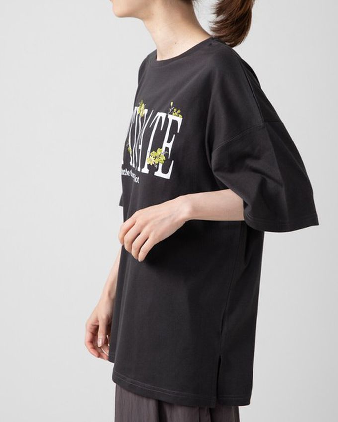 日本 gleam - 花朵刺繡英文標語天竺棉短袖T恤-白