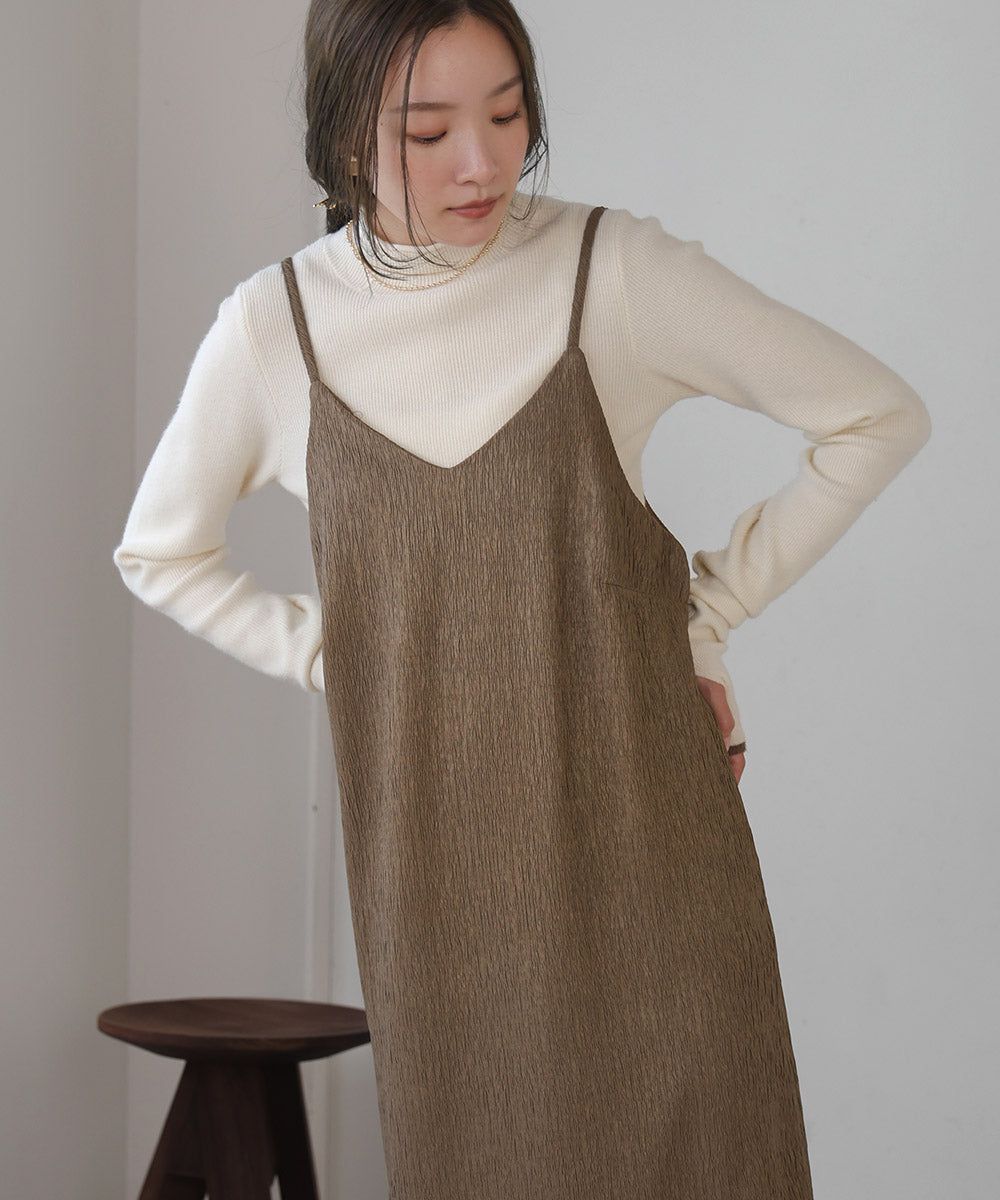 日本 Bab - 光澤感立體紋路吊帶洋裝-黑 (M)