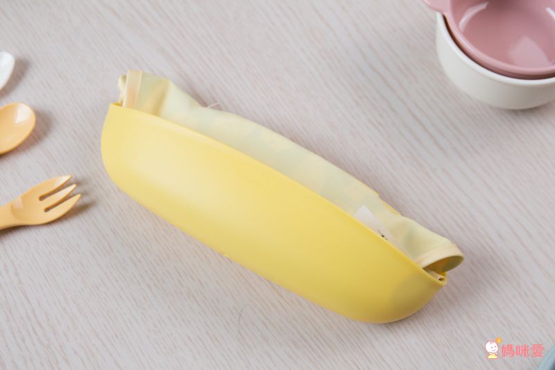 媽咪餵飯神器♡【日本 Combi】離乳餐具、圍兜！