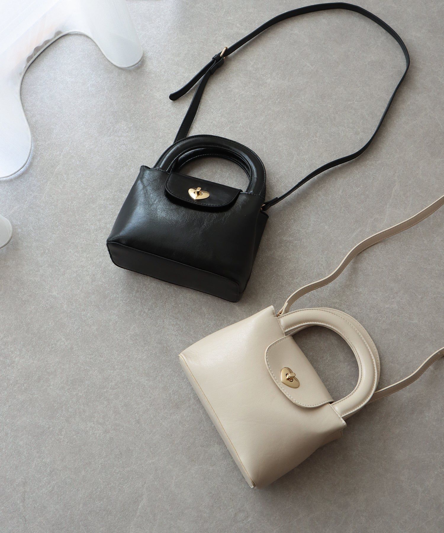 日本 BLUE EAST - 2WAY愛心金釦皮革肩背包-黑