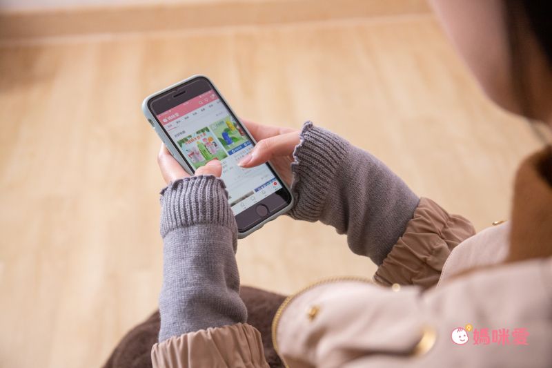 日本女裝代購 - 日本製 半截保暖手套-滾花邊-黑灰 (F)