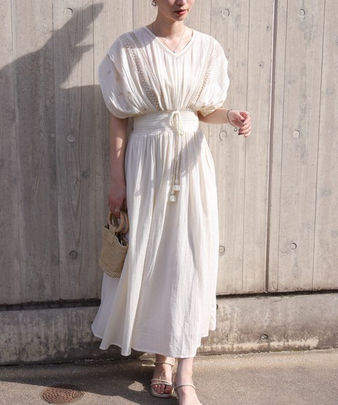 日本 Bab - 100%印度棉 素雅刺繡收腰短袖洋裝-象牙白