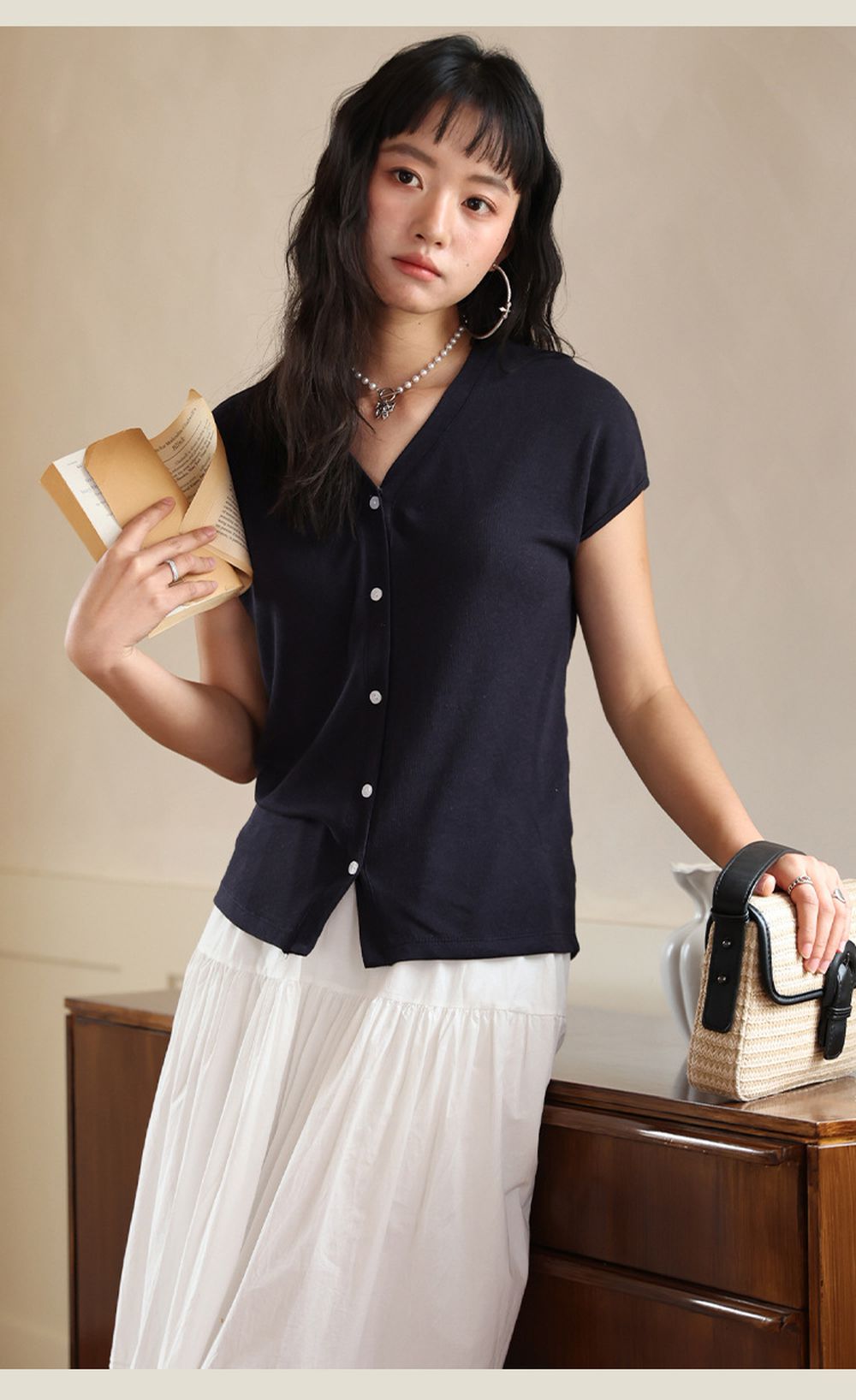 天絲亞麻顯瘦V領法式袖上衣-黛藍色